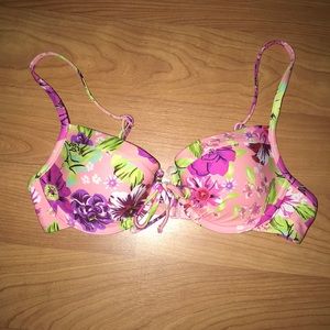 Brand new fun floral bikini top